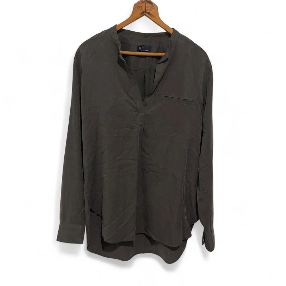 Gap light weight charcoal gray long-sleeve top